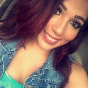 Meet your Posher, Crystal